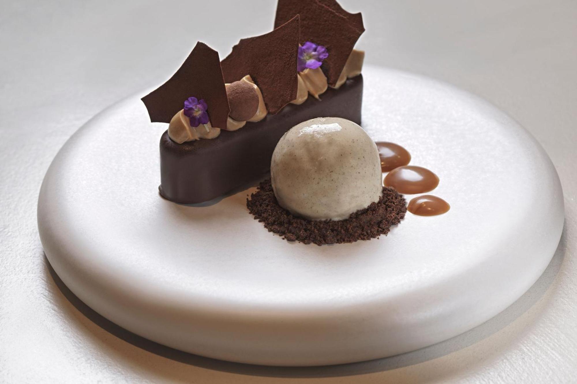 Monasty, Thessaloniki, Autograph Collection Hotel Exterior photo A chocolate dessert