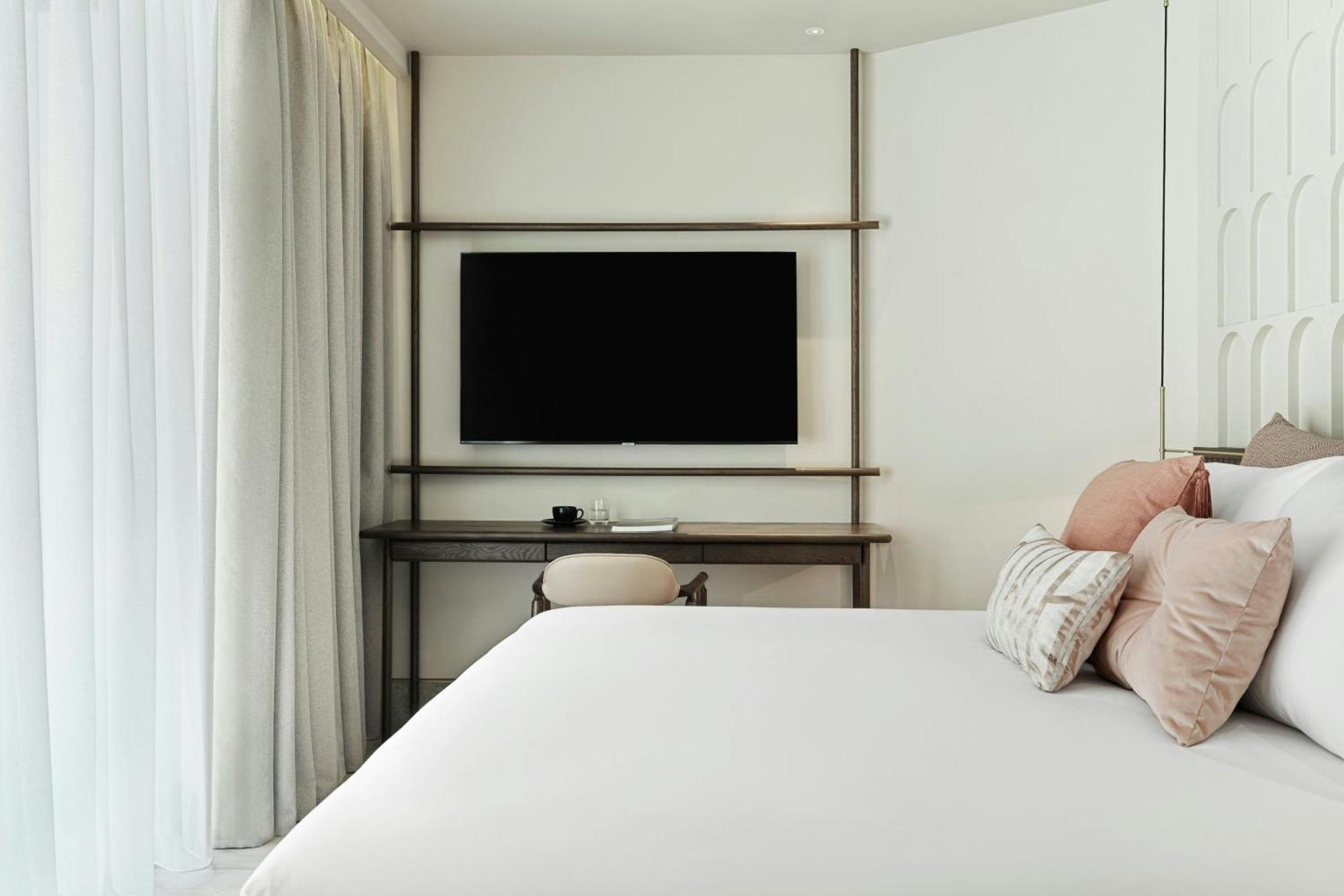 Monasty, Thessaloniki, Autograph Collection Hotel Exterior photo A bedroom at the hotel